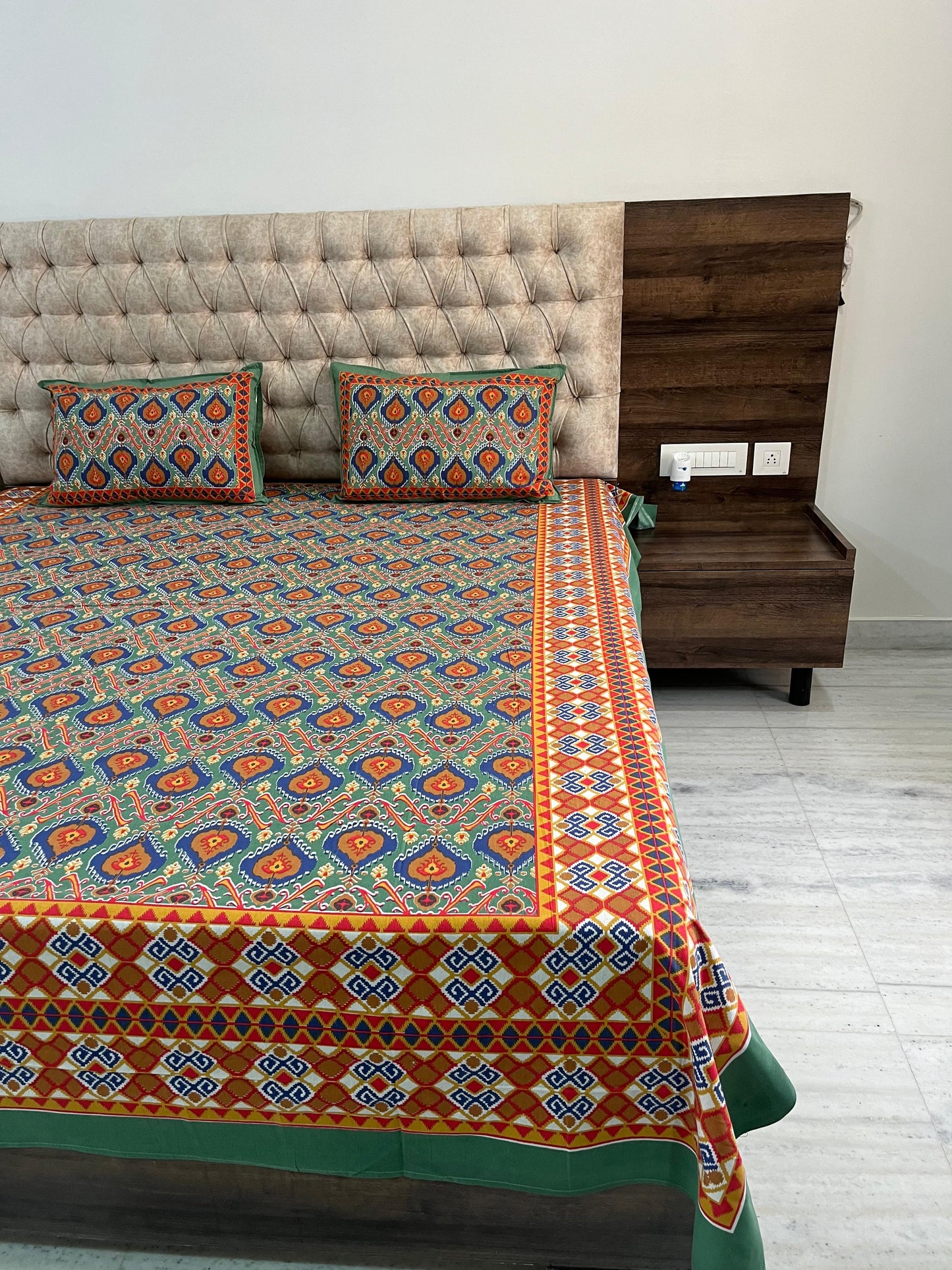 Cotton Double Bed Size Printed Bedsheet