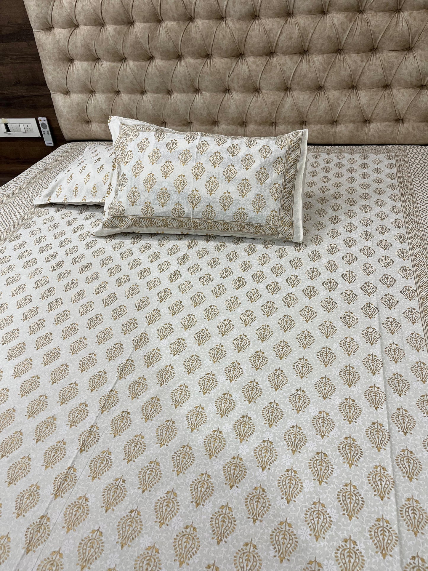 Cotton Double Bed Size Printed Bedsheet